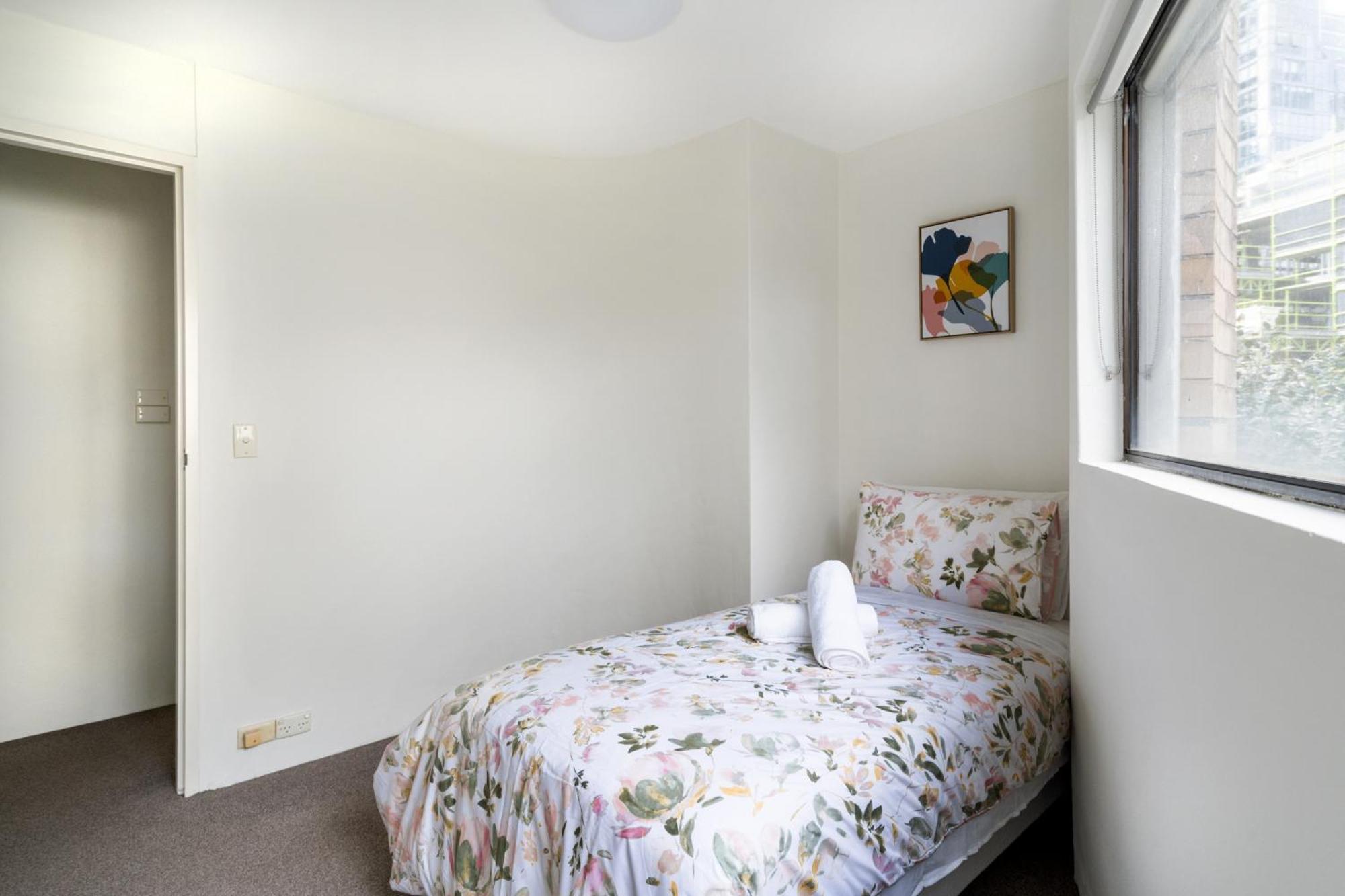 Guest house 1nc Spacious Abnb-style 3bedroom Townhouse, North Free Parking