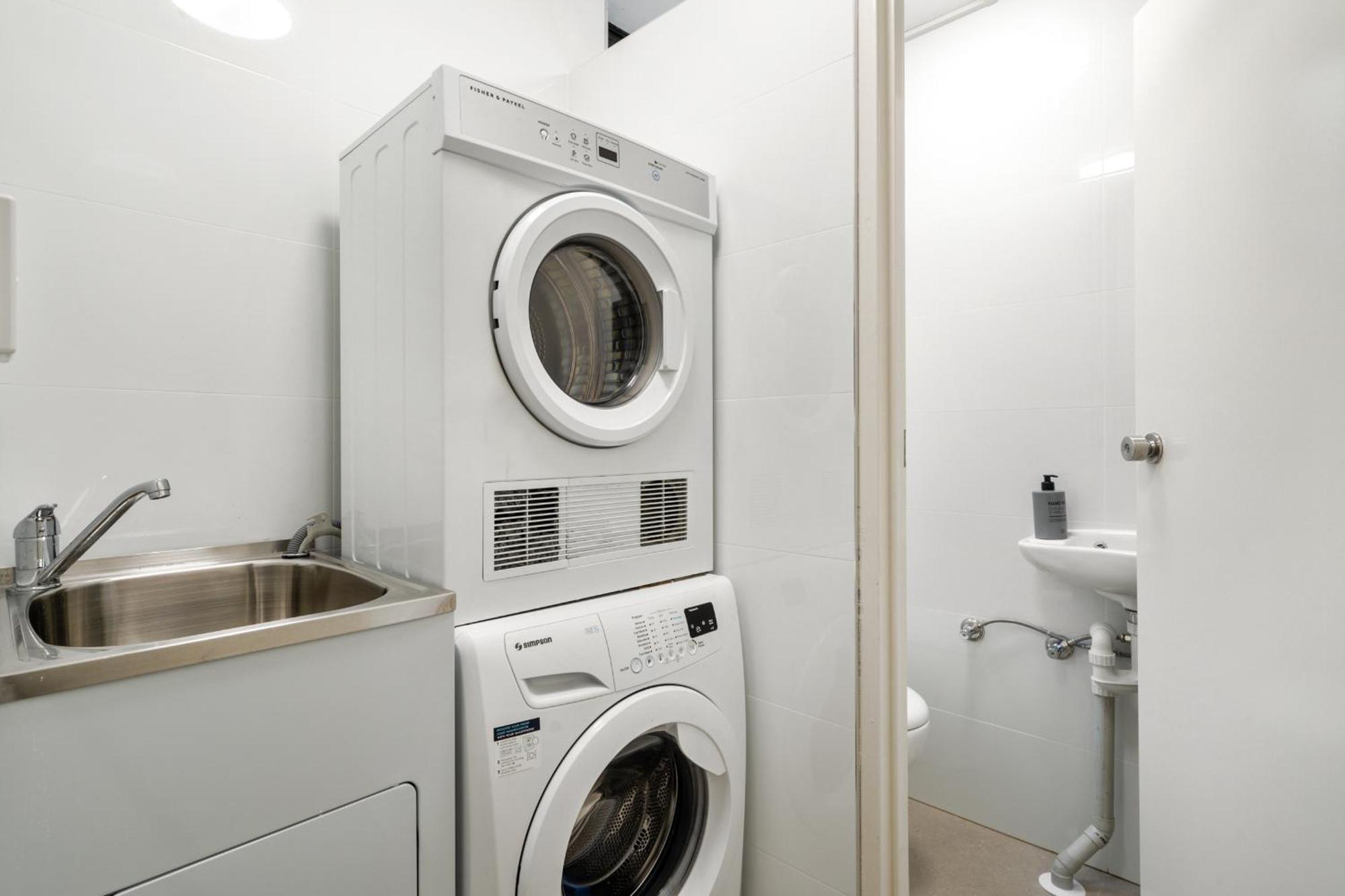 Guest house 1nc Spacious Abnb-style 3bedroom Townhouse, North Free Parking
